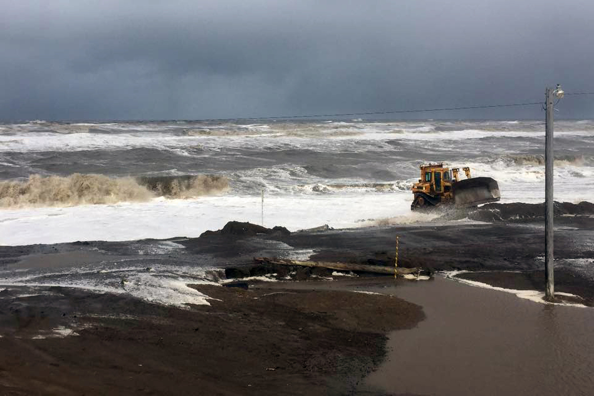 High winds cause flooding in Barrow prompt Shell to pause oil